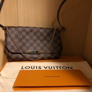 SOLD excellent condition
Comes with Box, Dust bag, Chain, Strap
100% Authentic